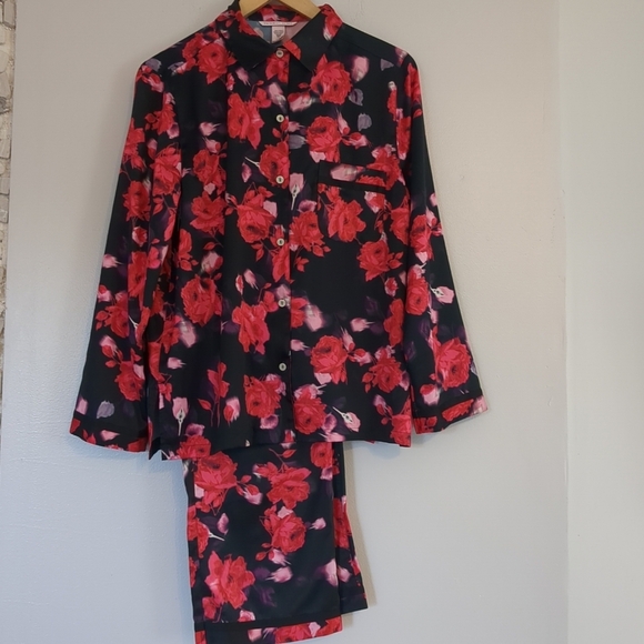 Victoria Secret Pajamas Women's Medium 2 Piece Comfy Feminine Floral - Picture 1 of 11